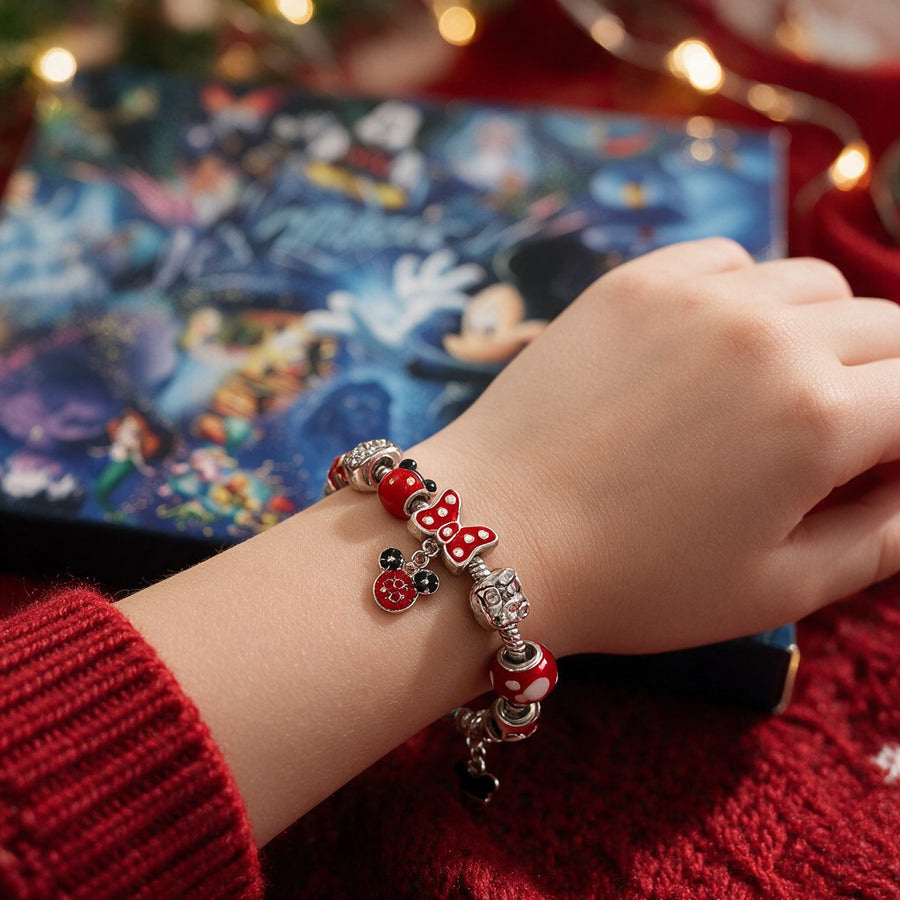 Calendario de Adviento Mickey y Minnie: pulsera en la muñeca